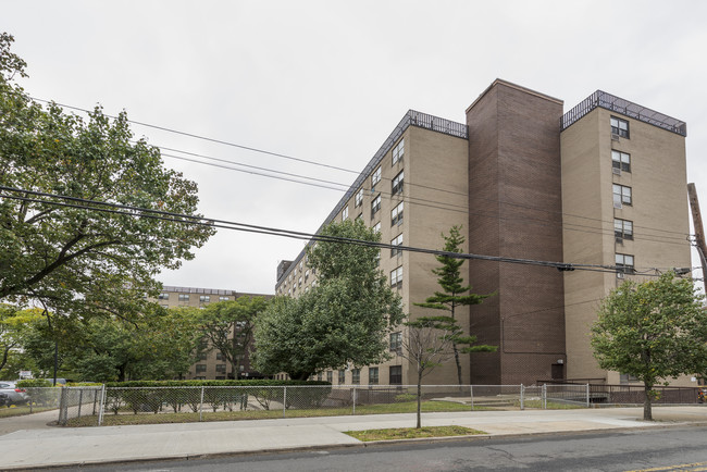 Bridgeview III Apartments in Astoria, NY - Building Photo - Building Photo