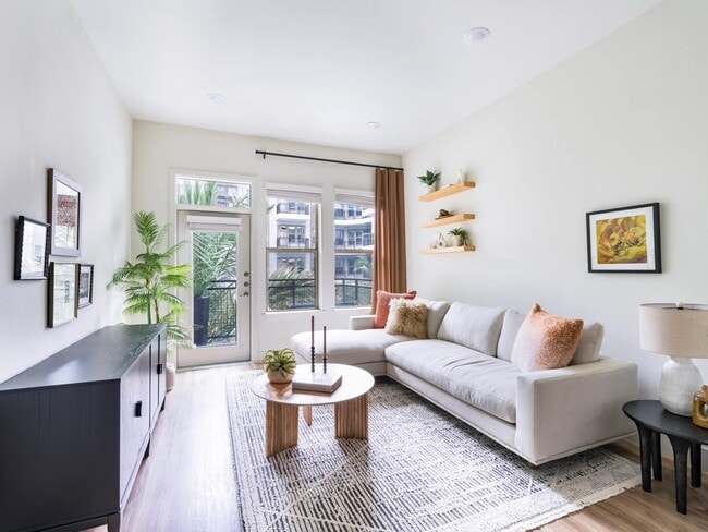 property at 641 W Crosstimbers St