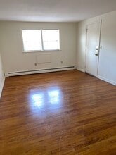 340 Park Ave, Unit B in East Hartford, CT - Building Photo - Building Photo