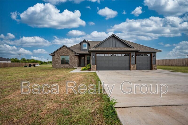 24956 Norte Rd in Purcell, OK - Building Photo