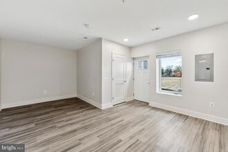 19520 Village Walk Dr in Montgomery Village, MD - Building Photo - Building Photo