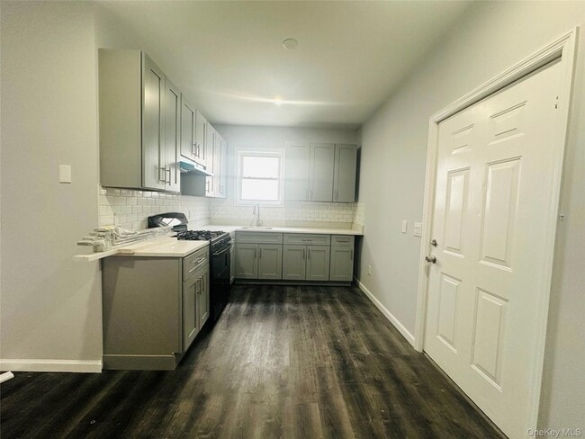 8 Morgan Ave, Unit 1 in Poughkeepsie, NY - Building Photo - Building Photo