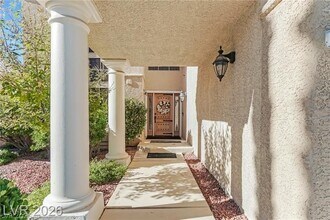 7 Crown Valley Dr in Henderson, NV - Foto de edificio - Building Photo