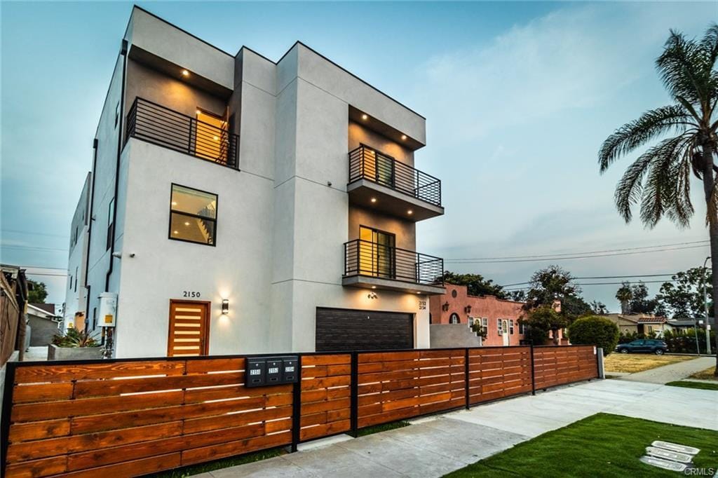 2150 S West View St in Los Angeles, CA - Building Photo