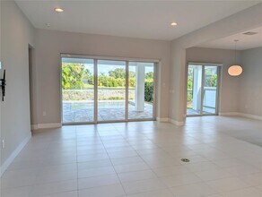 7744 Sandhill Lake Dr in Sarasota, FL - Building Photo - Building Photo