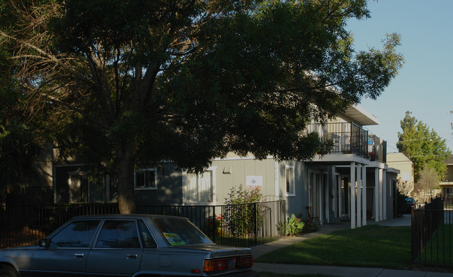 1425 Dubert Ln in San Jose, CA - Foto de edificio - Building Photo