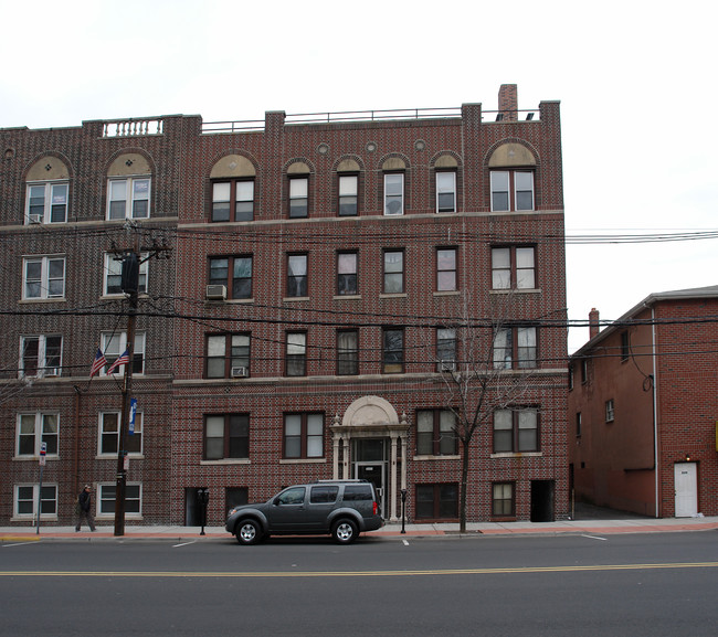 8009 Bergenline Ave in North Bergen, NJ - Building Photo - Building Photo