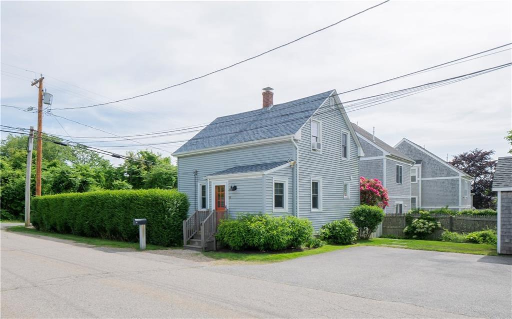 4 Draper Ave in Middletown, RI - Building Photo