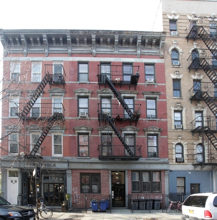 352 Bedford Ave in Brooklyn, NY - Building Photo