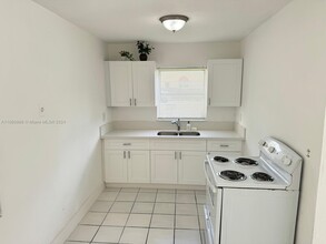 201 NW 77th St in Miami, FL - Building Photo - Building Photo