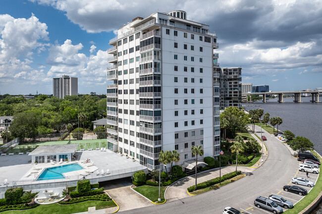 Broadview Terrace Condominiums in Jacksonville, FL - Foto de edificio - Building Photo