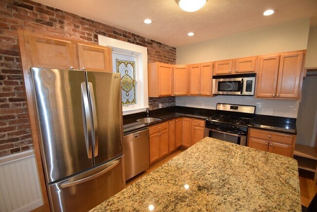 172 Cottage St in Boston, MA - Building Photo - Building Photo