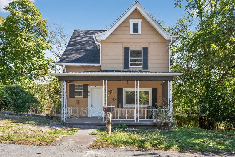 109 Howard St in Fairmont, WV - Building Photo
