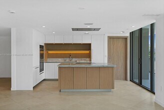 1135 103rd St, Unit 408 in Bay Harbor Islands, FL - Building Photo - Building Photo