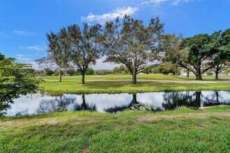 9481 Evergreen Pl in Davie, FL - Building Photo - Building Photo