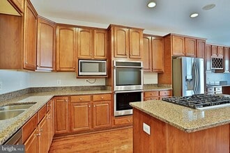5263 Prairie Willow Way in Centreville, VA - Building Photo - Building Photo