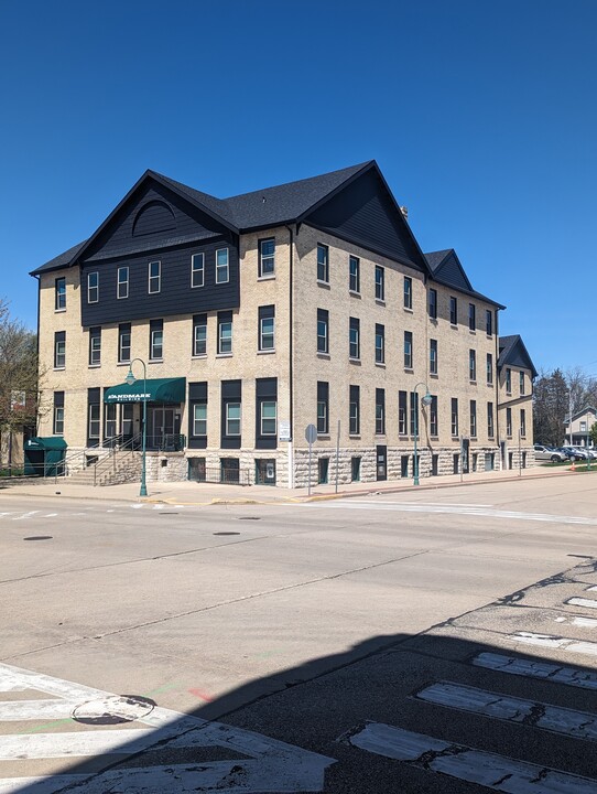 204 W Main St in Whitewater, WI - Building Photo