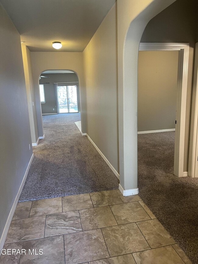 12121 Silver Crown in Horizon City, TX - Building Photo - Building Photo