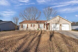 316 Buffalo Creek Dr in Toney, AL - Building Photo
