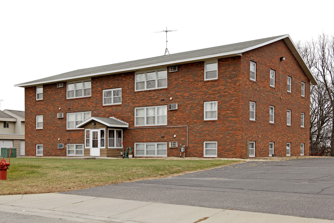 Oak Manor Apartments in Clearwater, MN - Building Photo