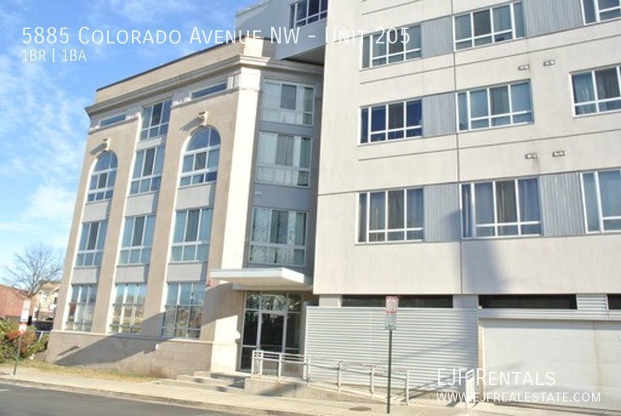 5885 Colorado Ave NW in Washington, DC - Building Photo