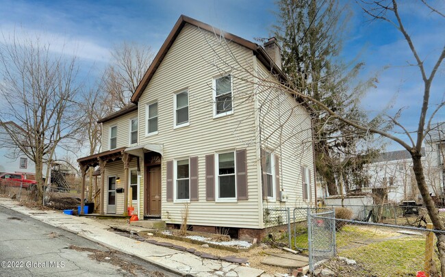 19 Defreest Ave in Troy, NY - Building Photo - Building Photo