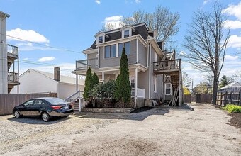 18 Canal St, Unit #1 in Medford, MA - Foto de edificio - Building Photo