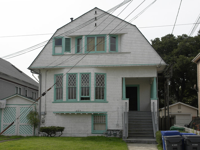 2124 Eagle Ave in Alameda, CA - Foto de edificio - Building Photo