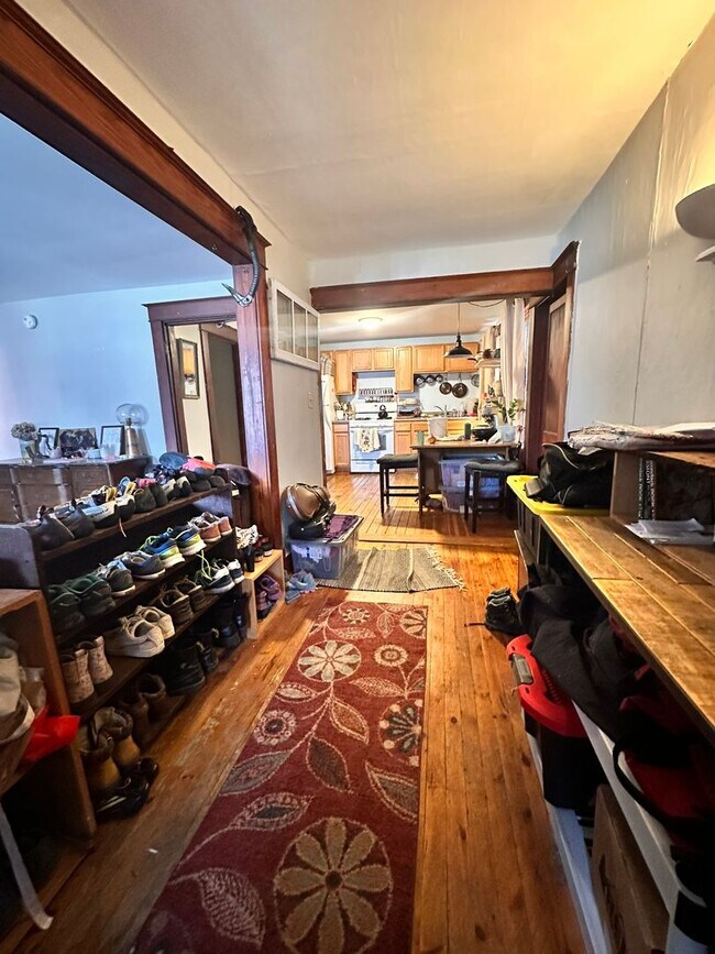 135 N Champlain St in Burlington, VT - Foto de edificio - Building Photo