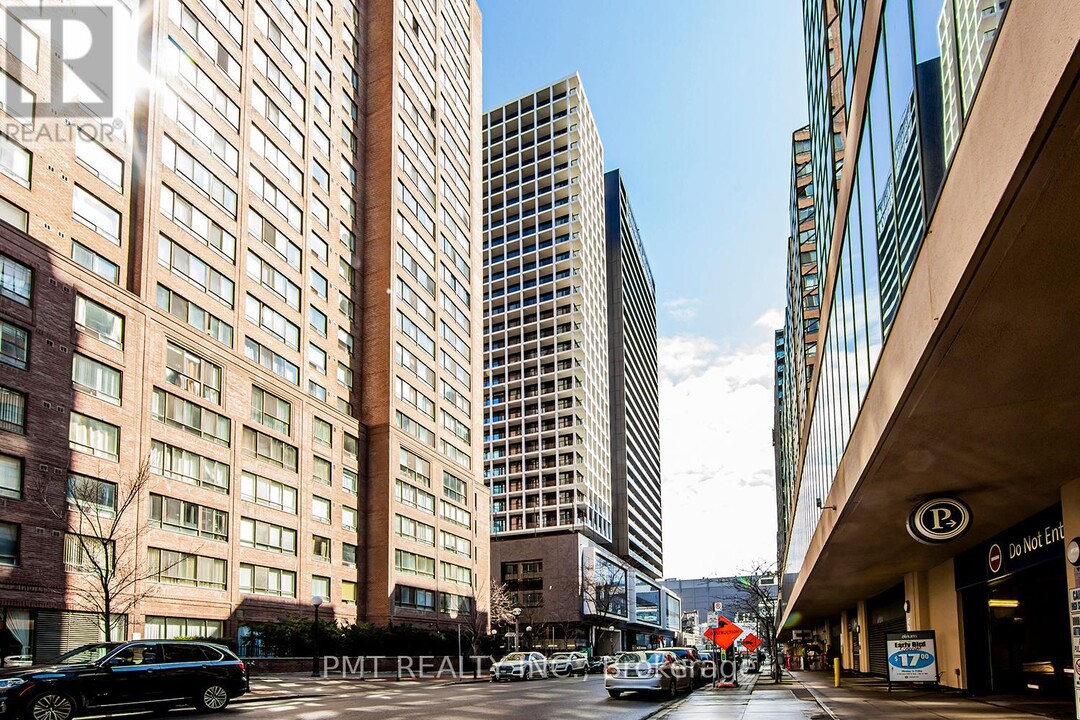 20-1920 Edward St in Toronto, ON - Building Photo