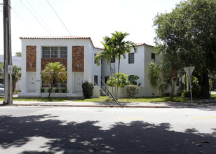 47 Alhambra Cir in Coral Gables, FL - Building Photo - Building Photo