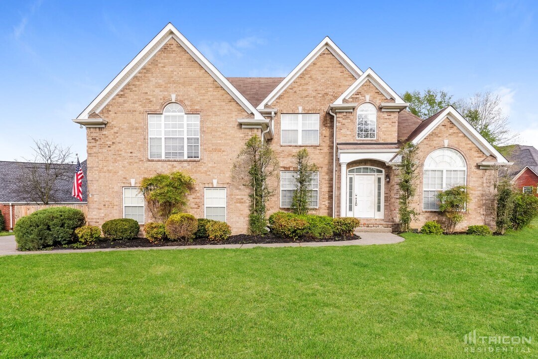 1012 Pittman Dr in Gallatin, TN - Building Photo