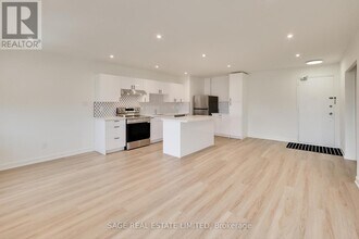 2961-2961 Dufferin St in Toronto, ON - Building Photo - Building Photo