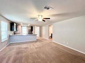 1033 Riverdale Cove in Jarrell, TX - Building Photo - Building Photo