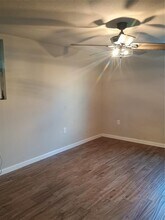 605 E Hunnicutt St-Unit -B in Baytown, TX - Building Photo - Building Photo