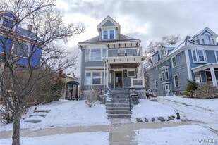 507 W Delavan Ave in Buffalo, NY - Building Photo