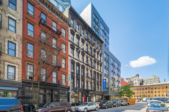 202 E 6th St in New York, NY - Building Photo - Building Photo