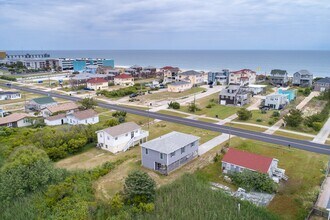 8218 S Old Oregon Inlet Rd in Nags Head, NC - Building Photo - Building Photo