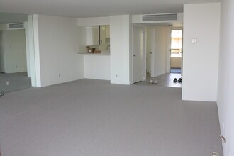 4316 Marina City Dr, Unit 1027 in Marina Del Rey, CA - Foto de edificio - Building Photo