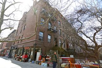 430 Court St in Brooklyn, NY - Foto de edificio - Building Photo