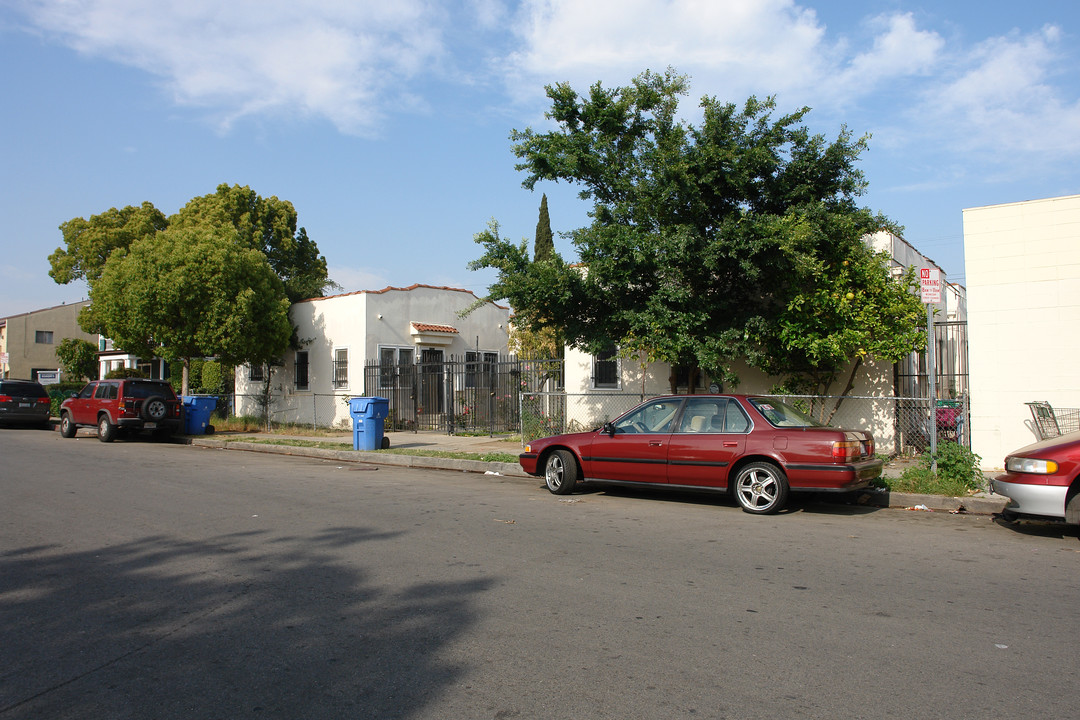 710 N Kingsley Dr in Los Angeles, CA - Building Photo