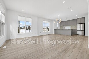 13516-13115 115 Ave NW in Edmonton, AB - Building Photo