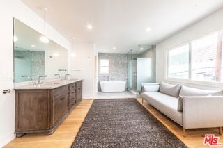 property at 29 Lighthouse St