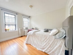 120 Riverway, Unit 12 in Boston, MA - Foto de edificio - Building Photo