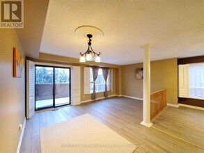 131 Primeau Dr in Aurora, ON - Building Photo - Building Photo