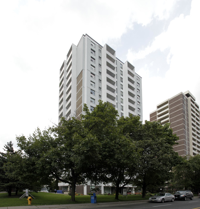 Broadview Towers in Toronto, ON - Building Photo - Building Photo