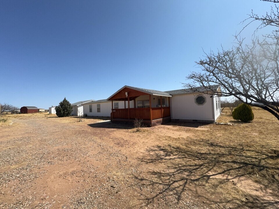 8101 Rockfort Rd in Hereford, AZ - Building Photo