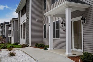 92 on North Main in West Boylston, MA - Building Photo