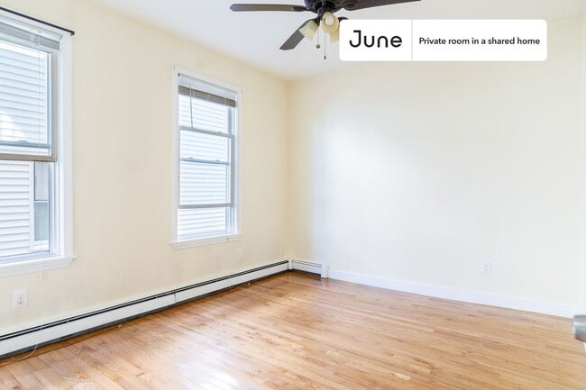 Private bedroom in 2 bed/1 bath Home in Boston, MA - Building Photo - Building Photo