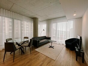Le Smith in Montréal, QC - Building Photo - Interior Photo